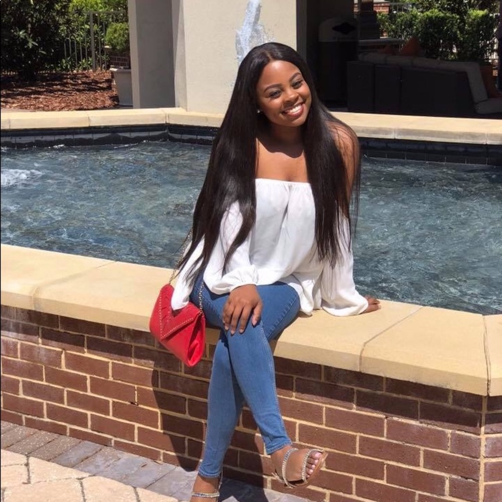 Off the shoulder white shirt 🌼💕